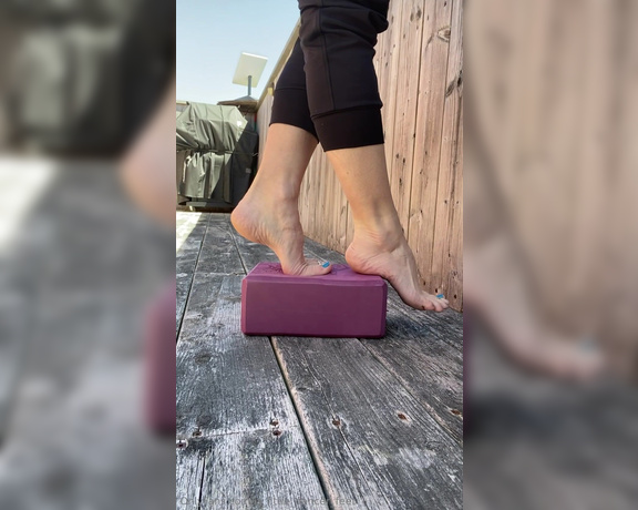 Lezlyan aka la_little_dancer_feet OnlyFans - This foam block is just what I needed for stretching my precious beauties! x1 video