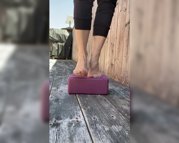 Lezlyan aka la_little_dancer_feet OnlyFans - This foam block is just what I needed for stretching my precious beauties! x1 video