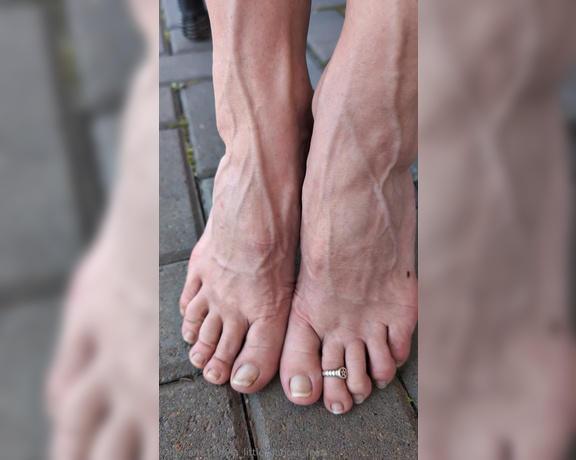 Lezlyan aka la_little_dancer_feet OnlyFans - My VEINS are popping Thats what happens when I hike or spend time on my feet