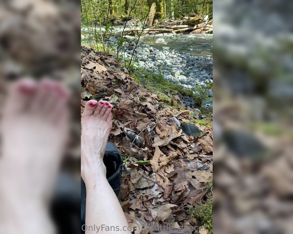 Lezlyan aka la_little_dancer_feet OnlyFans - Do you know that my feet really do not smell very much They have a sweeter