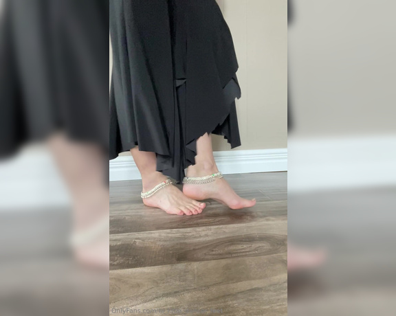 Lezlyan aka la_little_dancer_feet OnlyFans - Imagine the attention I get when I wear these out in public! x1 video