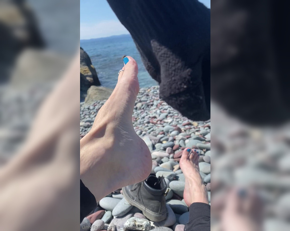 Lezlyan aka la_little_dancer_feet OnlyFans - One of the best feelings is a fresh breeze blowing through my toes when taking