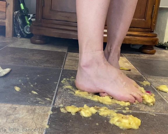 Lezlyan aka la_little_dancer_feet OnlyFans - Oh man, let me tell you, fondling and squishing bananas with my feet is seriously seriously