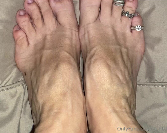 Lezlyan aka la_little_dancer_feet OnlyFans - Have you ever seen muscles and tendons move and twitch in someone’s feet like this before