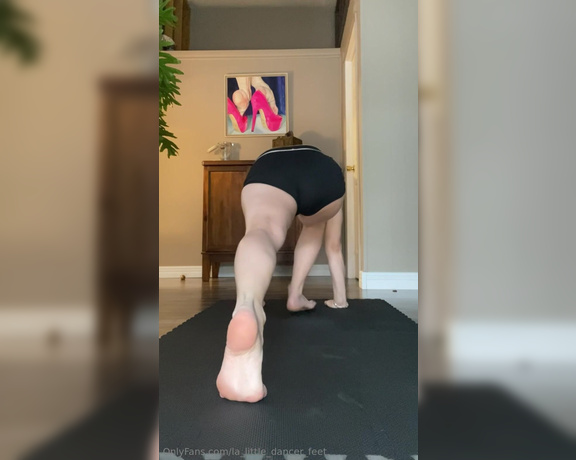 Lezlyan aka la_little_dancer_feet OnlyFans - Stretching always makes my body feel better Especially during the cold winter when I’m stuck inside