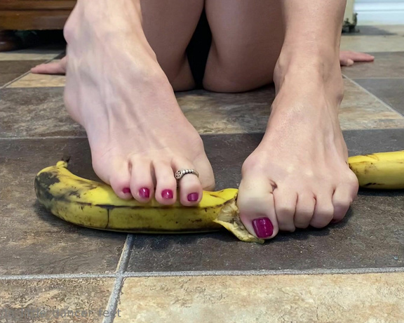 Lezlyan aka la_little_dancer_feet OnlyFans - So it took me a long time to get the peel off the banana with