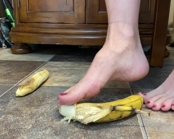 Lezlyan aka la_little_dancer_feet OnlyFans - So it took me a long time to get the peel off the banana with