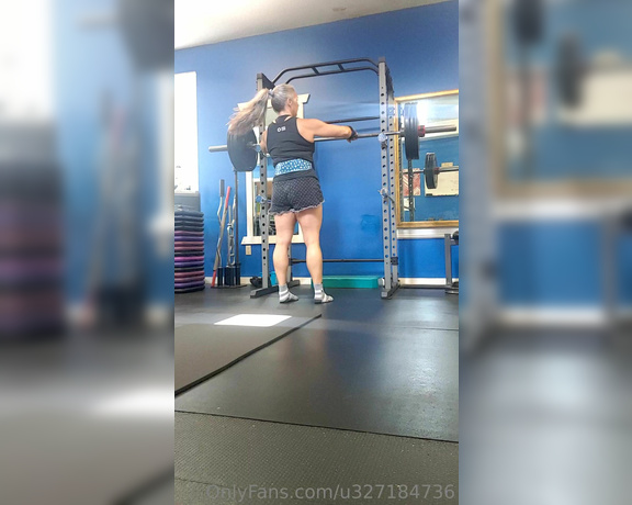 Flirtygirl370z aka flirtygirl370z OnlyFans - Stretching, Core, Mobility, all lead to Front squats before a long day working hard outside