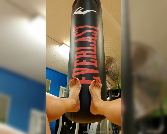 Flirtygirl370z aka flirtygirl370z OnlyFans - Heavy bag work is not in my training anymore but playing with it is still fun