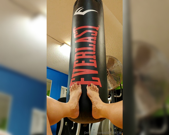 Flirtygirl370z aka flirtygirl370z OnlyFans - Heavy bag work is not in my training anymore but playing with it is still fun