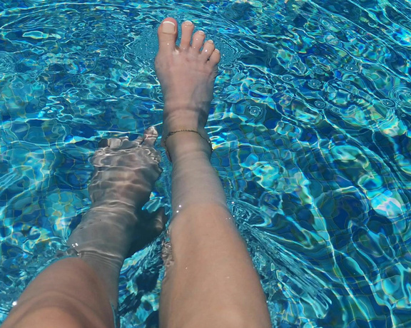 Goddess Natalie aka goddessnatalie OnlyFans - Drooling time! Feet in the water! Open with caution