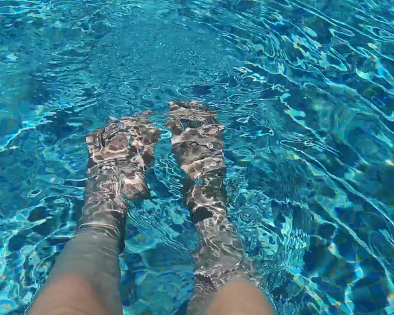 Goddess Natalie aka goddessnatalie OnlyFans - Drooling time! Feet in the water! Open with caution