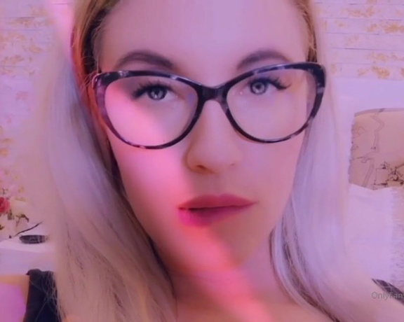 Goddess Natalie aka goddessnatalie OnlyFans - A little hypnotic experiment