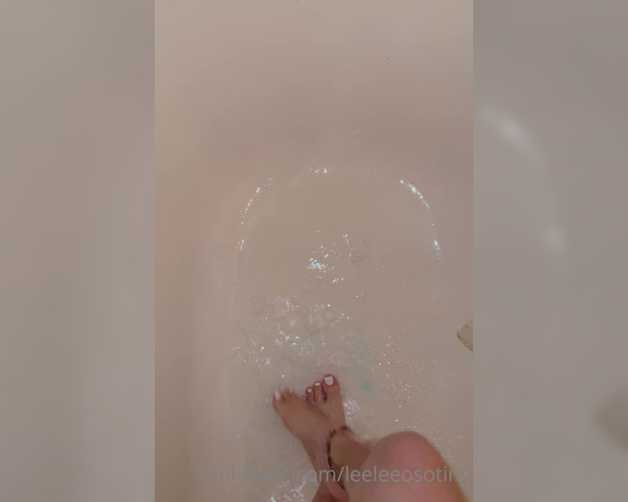 Leelee Feet aka leeleeosotiny OnlyFans Video 2089