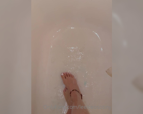 Leelee Feet aka leeleeosotiny OnlyFans Video 2089