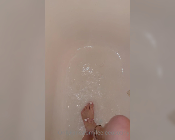 Leelee Feet aka leeleeosotiny OnlyFans Video 2089