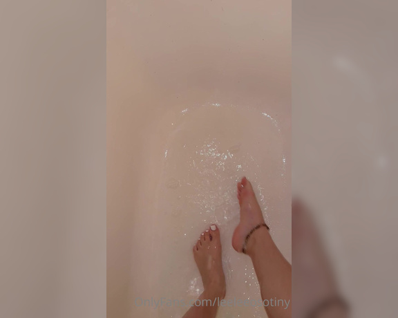 Leelee Feet aka leeleeosotiny OnlyFans Video 2089