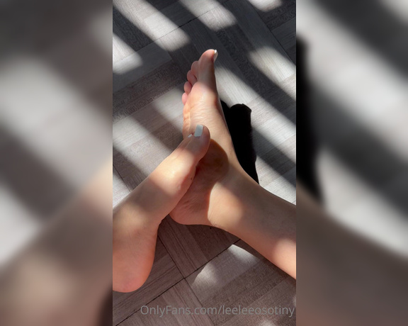 Leelee Feet aka leeleeosotiny OnlyFans Video 1772