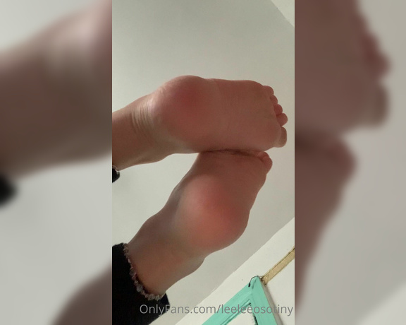 Leelee Feet aka leeleeosotiny OnlyFans Video 433