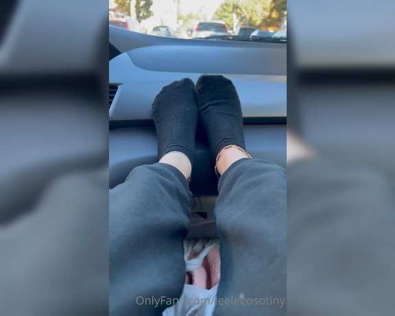 Leelee Feet aka leeleeosotiny OnlyFans Video 3941