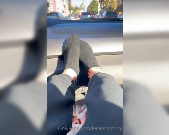 Leelee Feet aka leeleeosotiny OnlyFans Video 3941