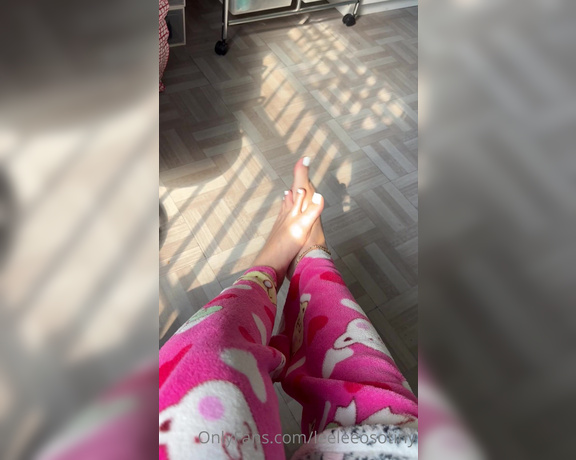 Leelee Feet aka leeleeosotiny OnlyFans Video 2856