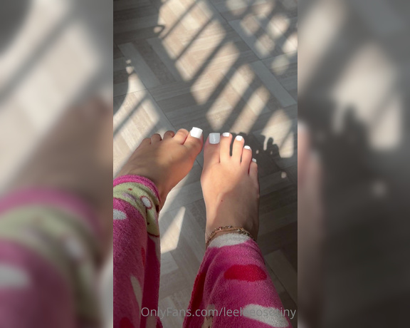 Leelee Feet aka leeleeosotiny OnlyFans Video 2856