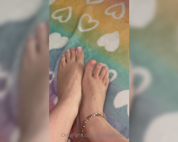 Leelee Feet aka leeleeosotiny OnlyFans Video 9731