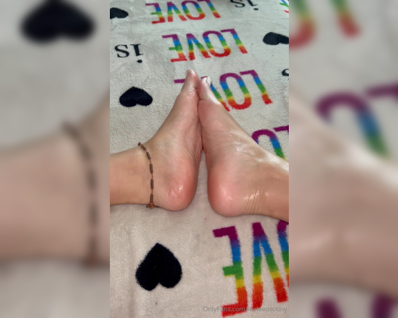 Leelee Feet aka leeleeosotiny OnlyFans Video 2770