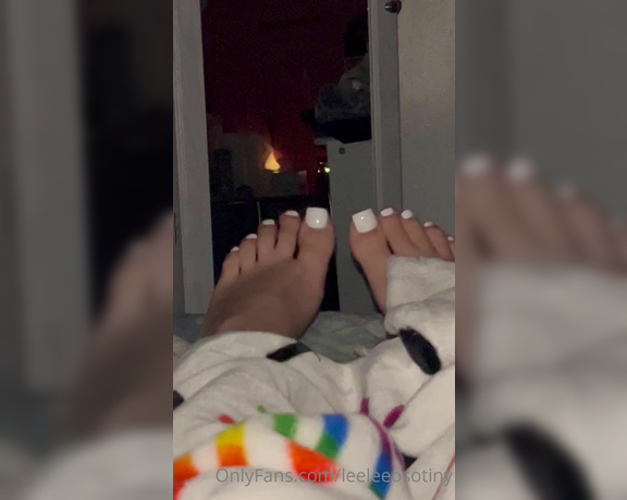 Leelee Feet aka leeleeosotiny OnlyFans Video 2190