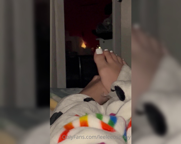 Leelee Feet aka leeleeosotiny OnlyFans Video 2190