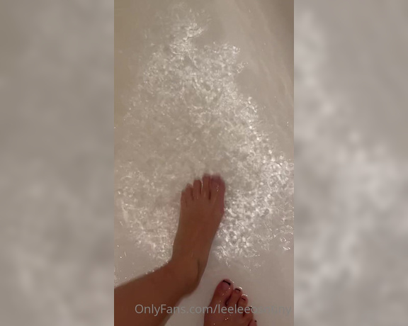 Leelee Feet aka leeleeosotiny OnlyFans Video 7892