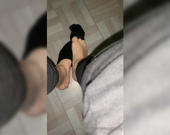 Leelee Feet aka leeleeosotiny OnlyFans Video 3553