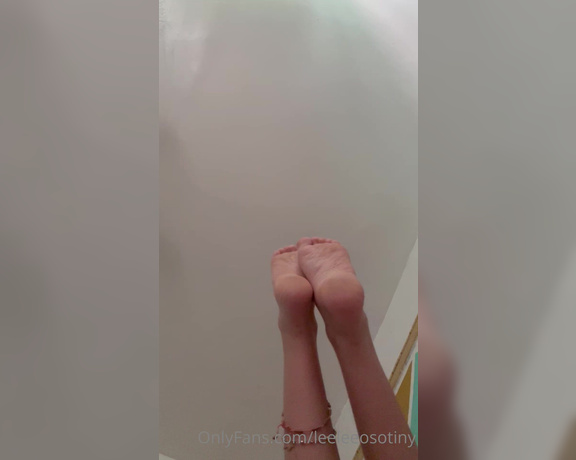 Leelee Feet aka leeleeosotiny OnlyFans Video 1058