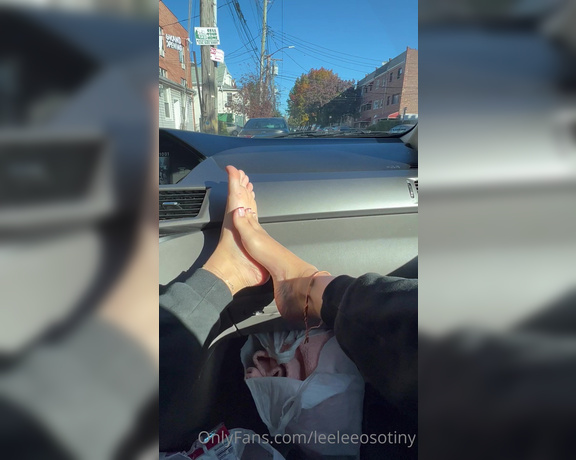 Leelee Feet aka leeleeosotiny OnlyFans Video 6130