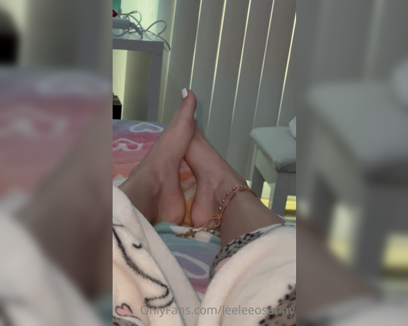 Leelee Feet aka leeleeosotiny OnlyFans Video 4888