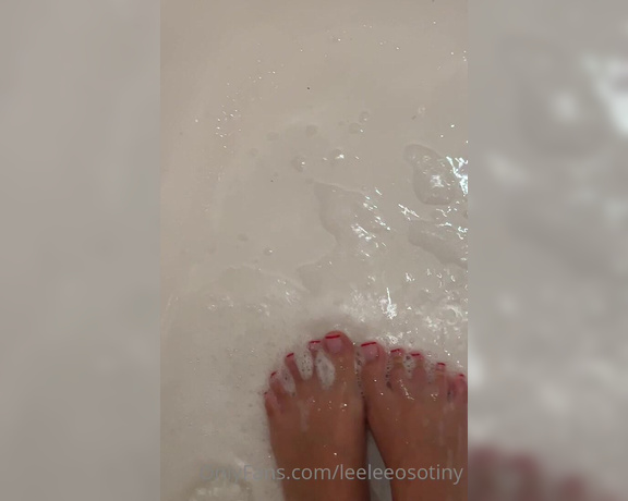 Leelee Feet aka leeleeosotiny OnlyFans Video 1935