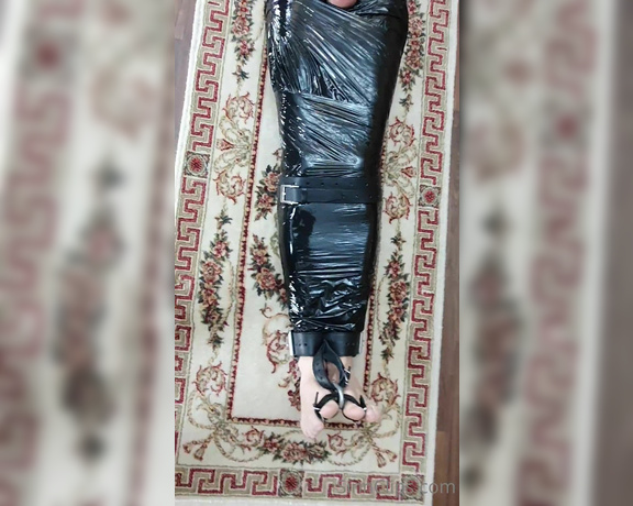 House of Sinn aka houseofsinn OnlyFans - #UpCloseAndPersonal I placed hubby in a tight bondage and I am about to tickle, smother and