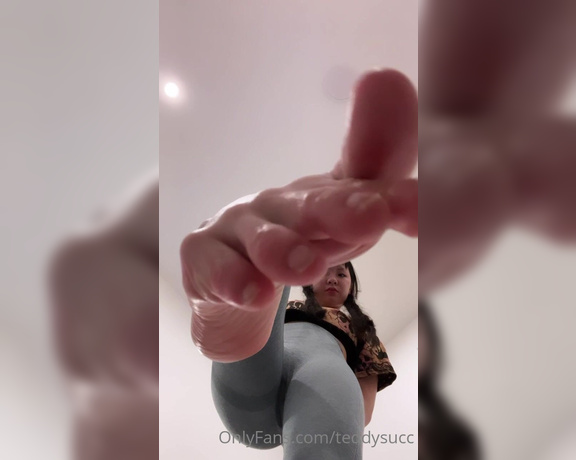 Teddysucc aka teddysucc OnlyFans - Pov ur an ant and I show u my bum and squish u into