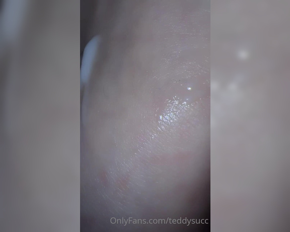 Teddysucc aka teddysucc OnlyFans - A few vids of my feet covered in moisturiser