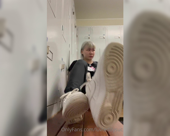 Teddysucc aka teddysucc OnlyFans - Filmed a quick sneaky video showing my dirty socks and sweaty feet after working out luckily