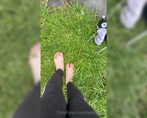 Teddysucc aka teddysucc OnlyFans - Vid + more pics of me getting my feet dirty outside in the grass