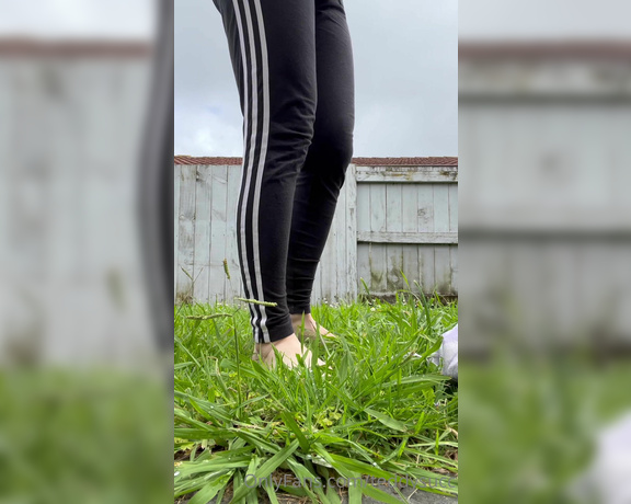 Teddysucc aka teddysucc OnlyFans - First videos of me Going outside in the grass and dirtying up my bare feet