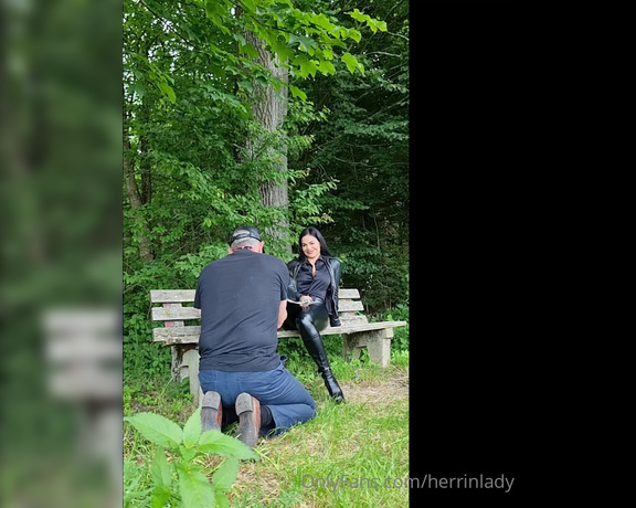 Herrin Lady Sarah aka herrinlady OnlyFans - Mein Lederschwein durfte mir auf der Bank im Wald die Stiefel polieren und den Dreck von