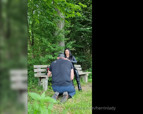 Herrin Lady Sarah aka herrinlady OnlyFans - Mein Lederschwein durfte mir auf der Bank im Wald die Stiefel polieren und den Dreck von