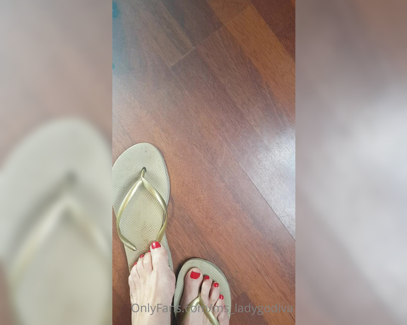 Lady Godiva aka , ms_ladygodiva OnlyFans - Slipping on my flip flops with red painted toenails #sexytoes #footfetish