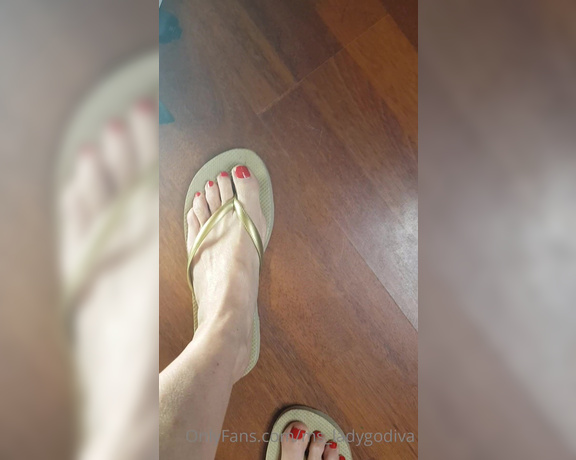 Lady Godiva aka , ms_ladygodiva OnlyFans - Slipping on my flip flops with red painted toenails #sexytoes #footfetish