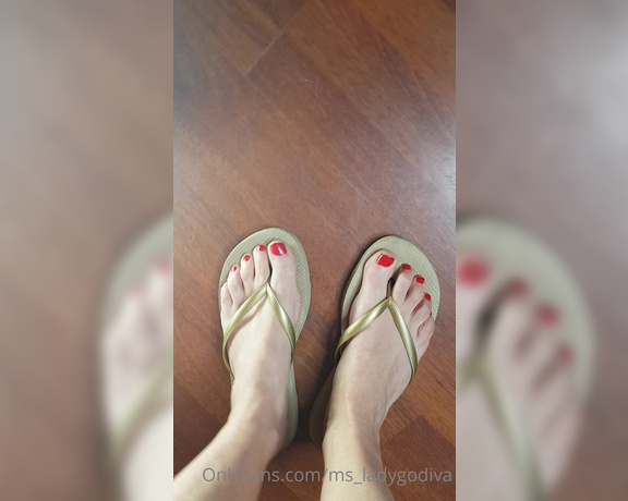 Lady Godiva aka , ms_ladygodiva OnlyFans - Slipping on my flip flops with red painted toenails #sexytoes #footfetish