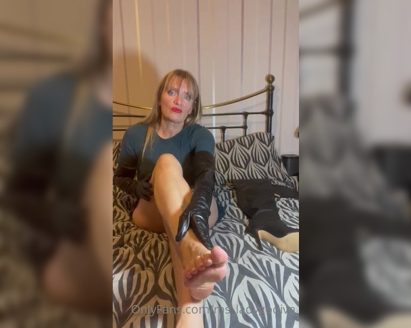 Lady Godiva aka , ms_ladygodiva OnlyFans - Slowly removing my thigh boots to expose my #wrinkledsoles Hear the sound of my zip undoing