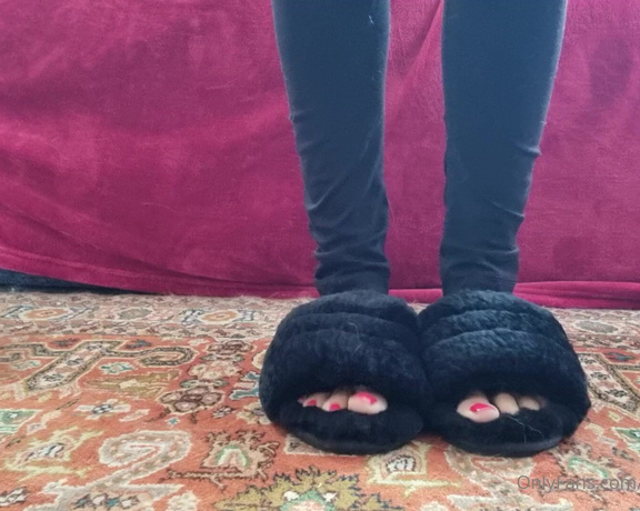 Lady Godiva aka , ms_ladygodiva OnlyFans - Video showing off the new fluffy slippers my footboy sent me Arent they gorgeous! Really show